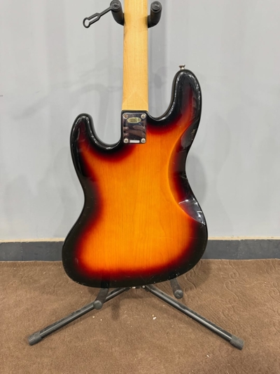 🎸 گیتار بیس BUSKERS