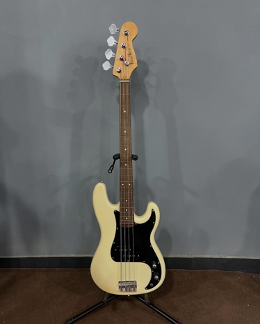 گیتار بیس Photogenic Precision Fretless