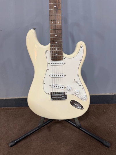 گیتار الکتریک Legend Stratocaster SSS