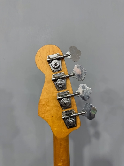 گیتار بیس BUSKERS