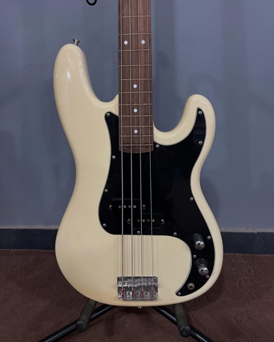 گیتار بیس Photogenic Precision Fretless