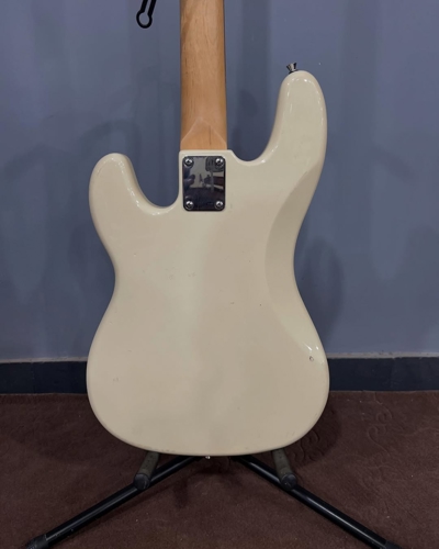 گیتار بیس Photogenic Precision Fretless